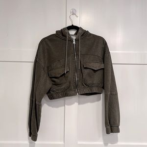 Urban outfitters cropped zip up jacket. Size small.